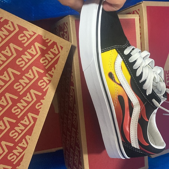 New beautiful vans - Picture 2 of 9